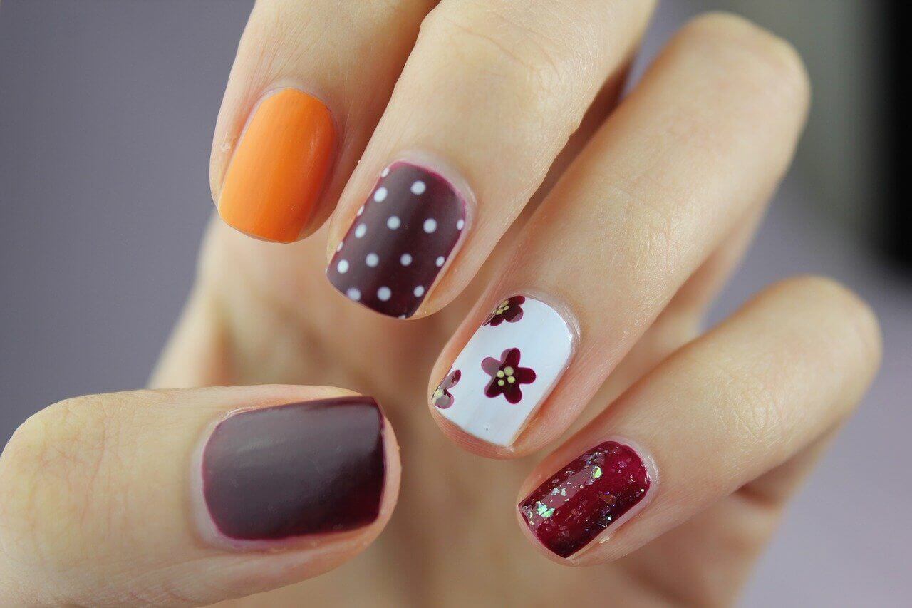 Como fazer nail art em casa: passo a passo com dicas simples para unhas  perfeitas